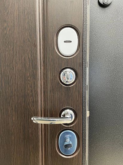 Входная дверь  