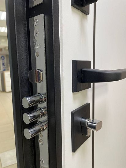 Входная дверь  